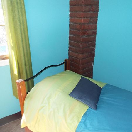 Hostal Casa Verde Limon ヴァルパライソ 部屋 写真