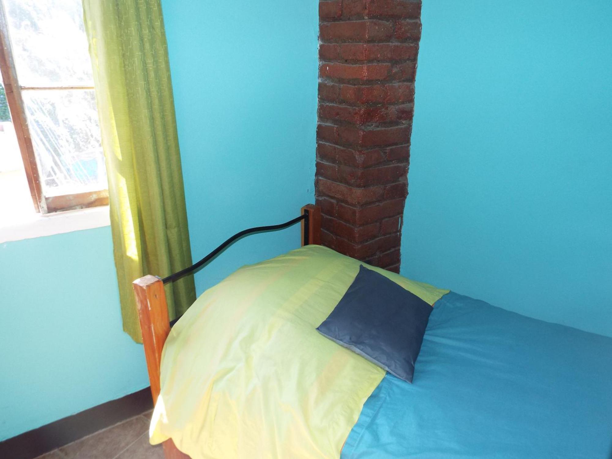 Hostal Casa Verde Limon ヴァルパライソ 部屋 写真