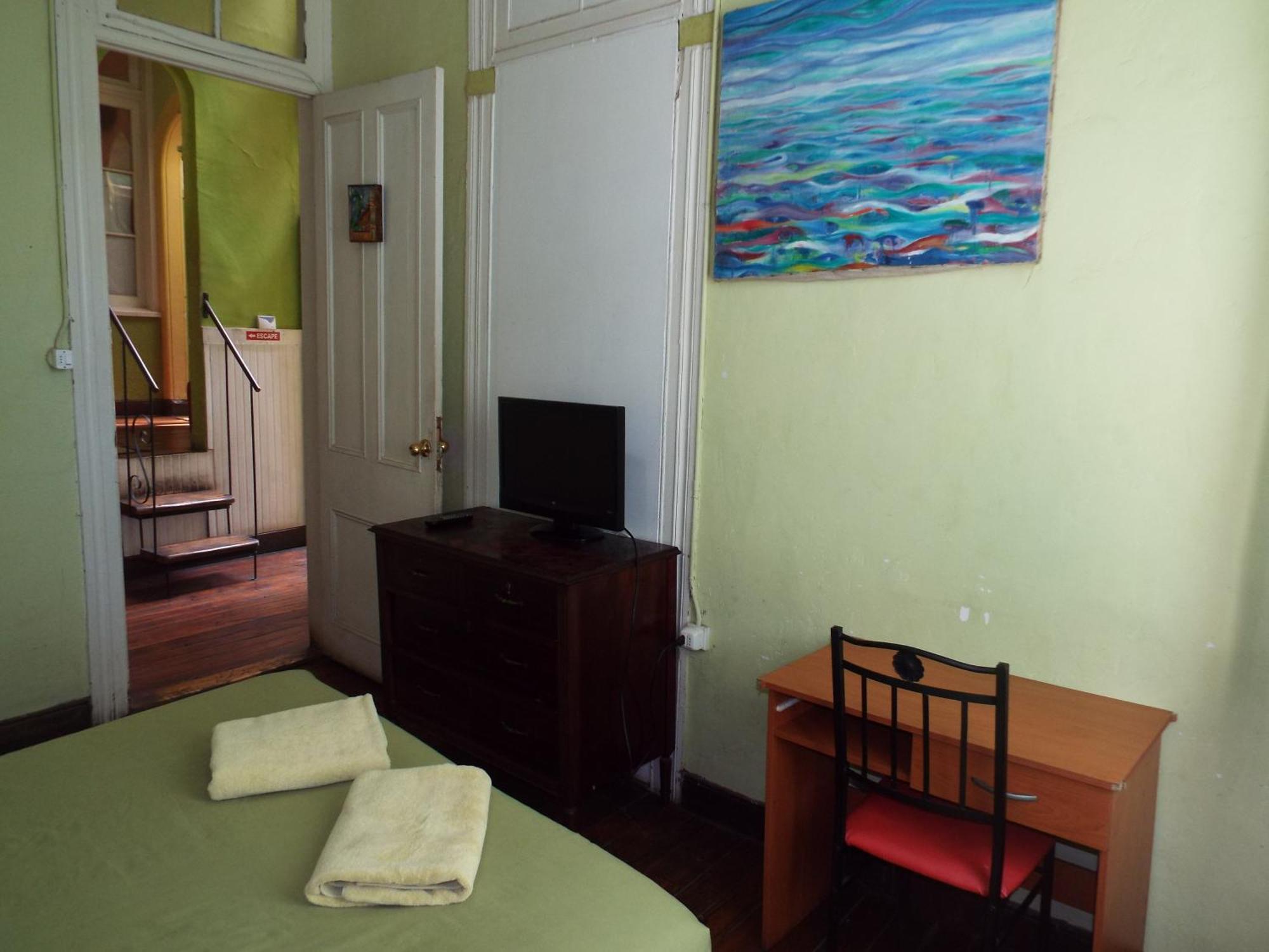 Hostal Casa Verde Limon ヴァルパライソ 部屋 写真