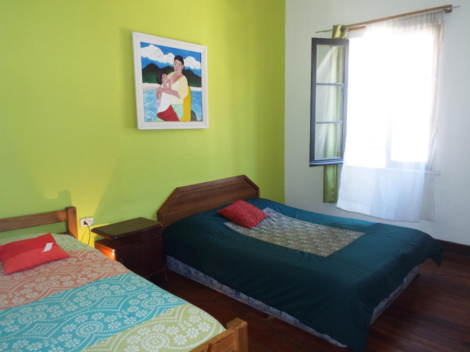 Hostal Casa Verde Limon ヴァルパライソ 部屋 写真