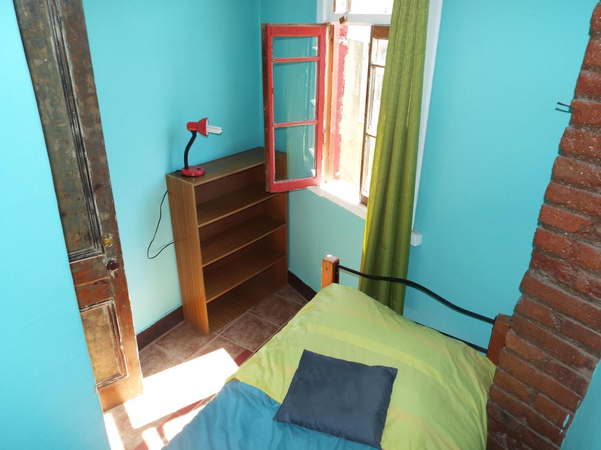 Hostal Casa Verde Limon ヴァルパライソ 部屋 写真