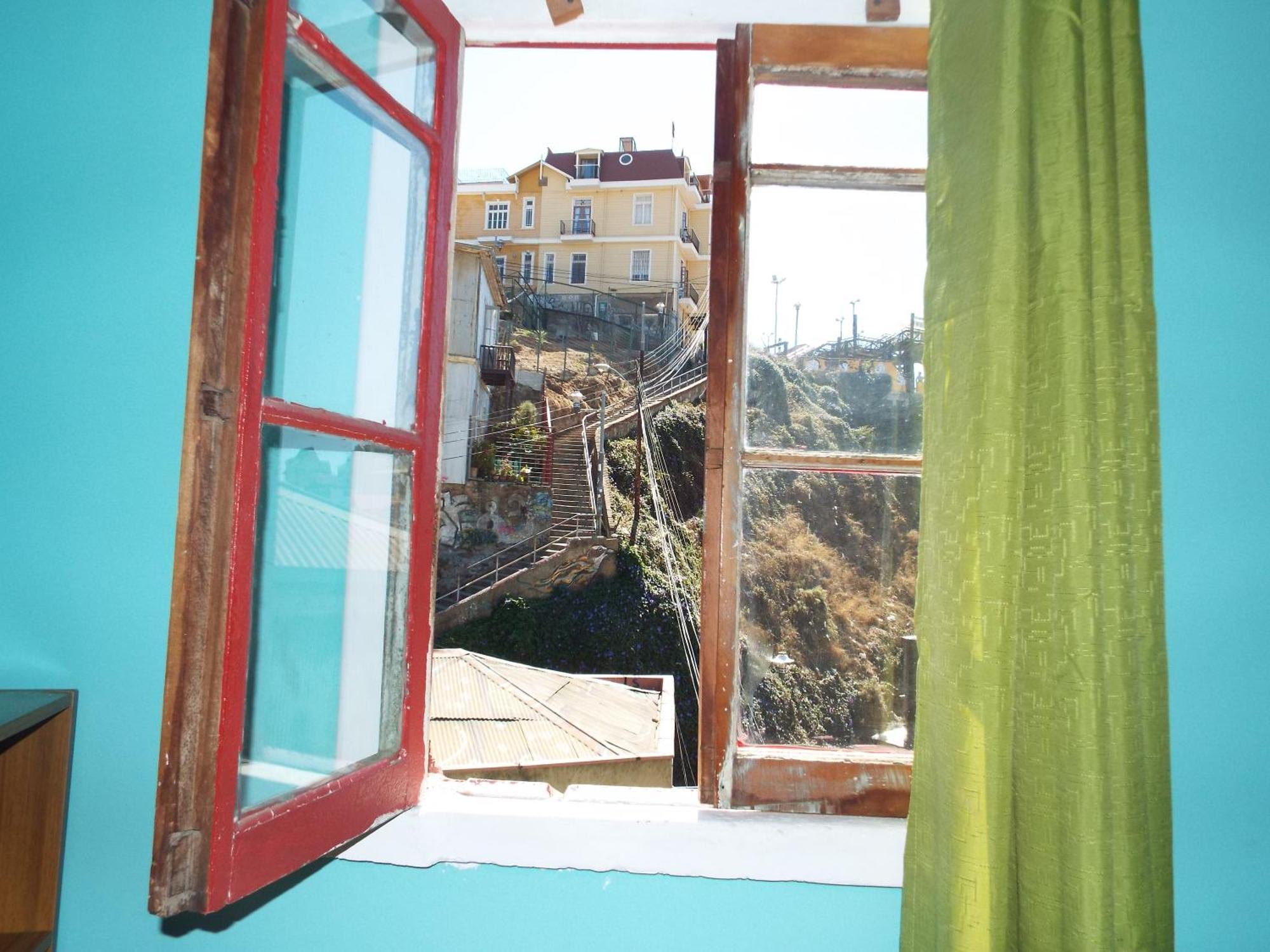 Hostal Casa Verde Limon ヴァルパライソ 部屋 写真
