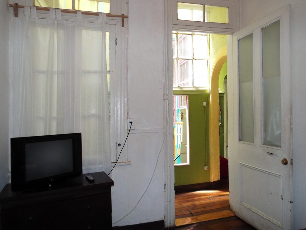 Hostal Casa Verde Limon ヴァルパライソ 部屋 写真