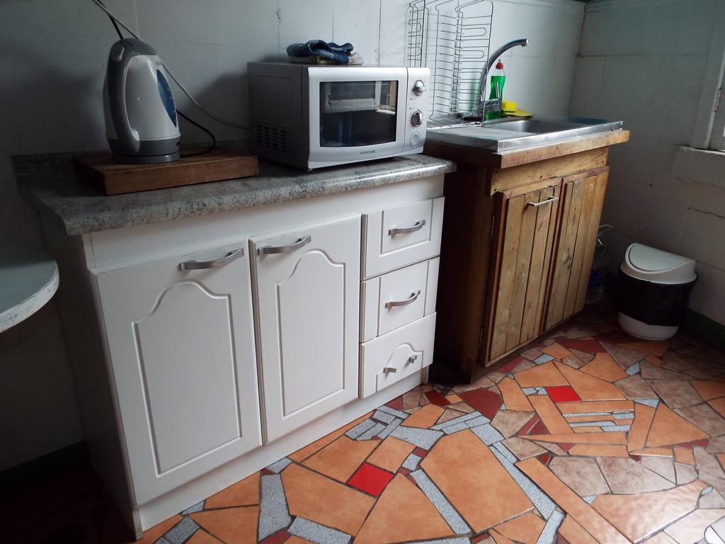 Hostal Casa Verde Limon ヴァルパライソ 部屋 写真
