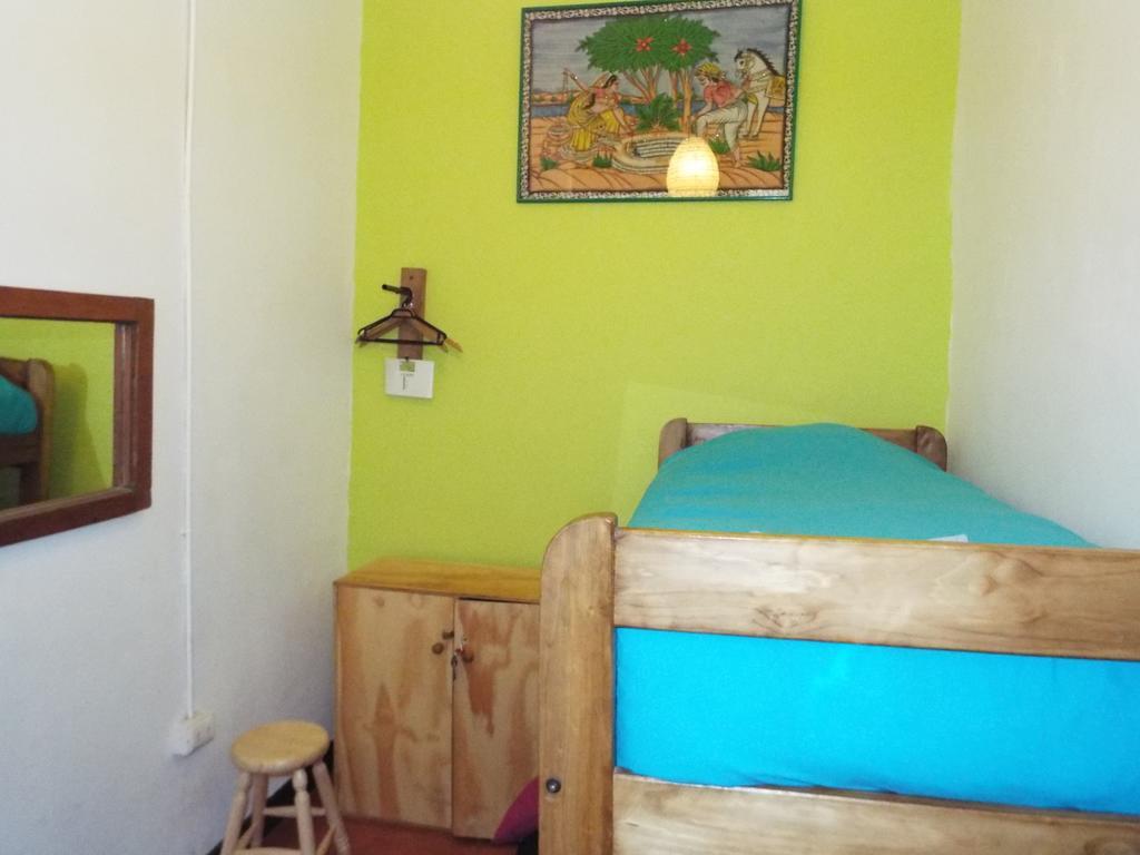 Hostal Casa Verde Limon ヴァルパライソ 部屋 写真