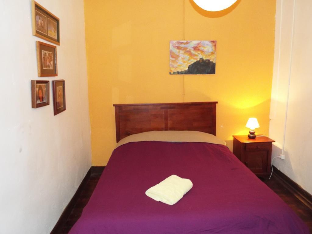 Hostal Casa Verde Limon ヴァルパライソ 部屋 写真